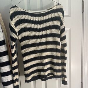 Hinge sweater worn once. Excellent condition